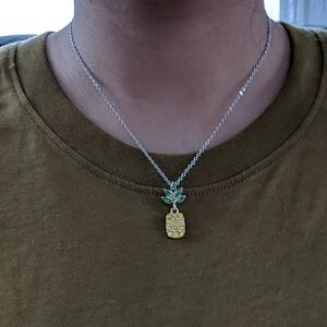 Pineapple rhinestone necklace silver